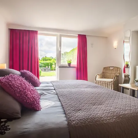 Panorama Sousberg En Bed & Breakfast Schin op Geul