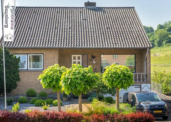 Panorama Sousberg En Bed & Breakfast Schin op Geul